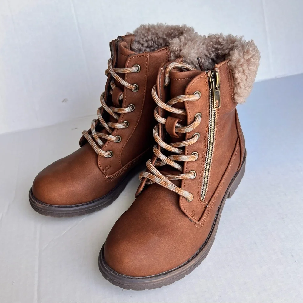 Madden Girl Sherpa trim boots size‎ 1